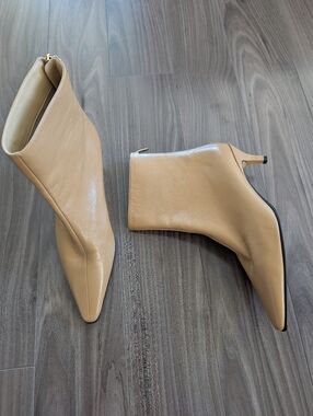 Ann Klein Women’s Beige Leather Pointed-Toe Ankle Boots (Size 7.5)